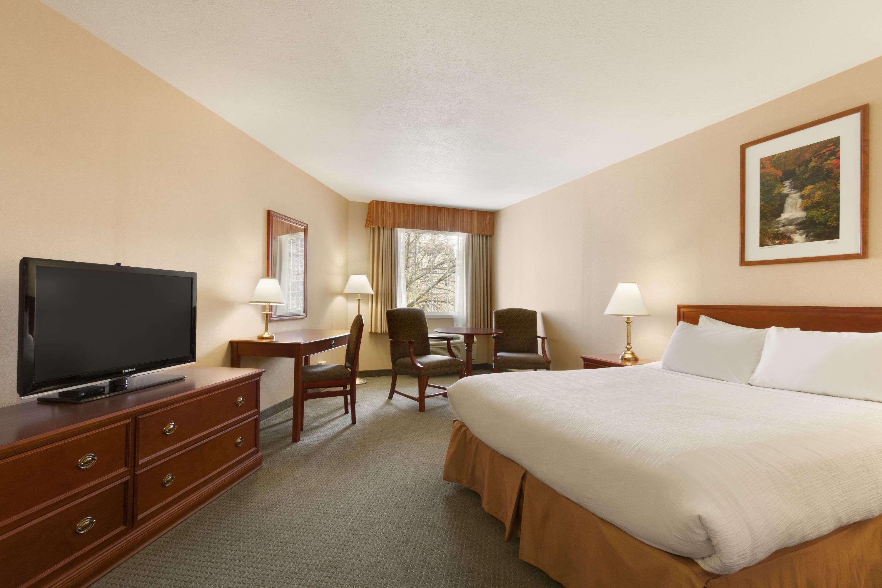 Days Inn By Wyndham Guelph Exteriör bild