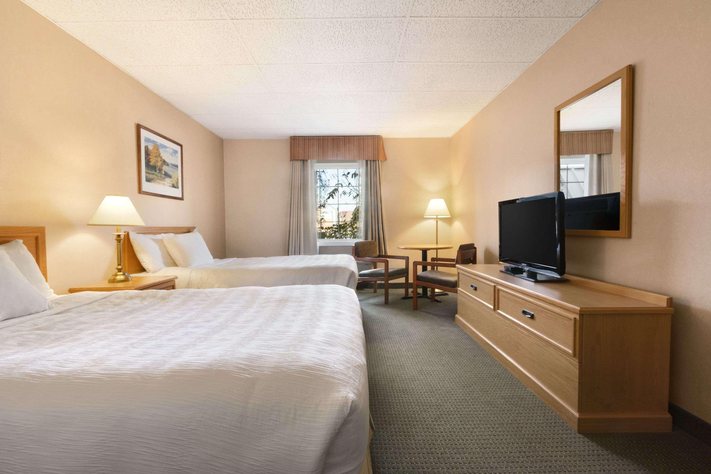 Days Inn By Wyndham Guelph Exteriör bild